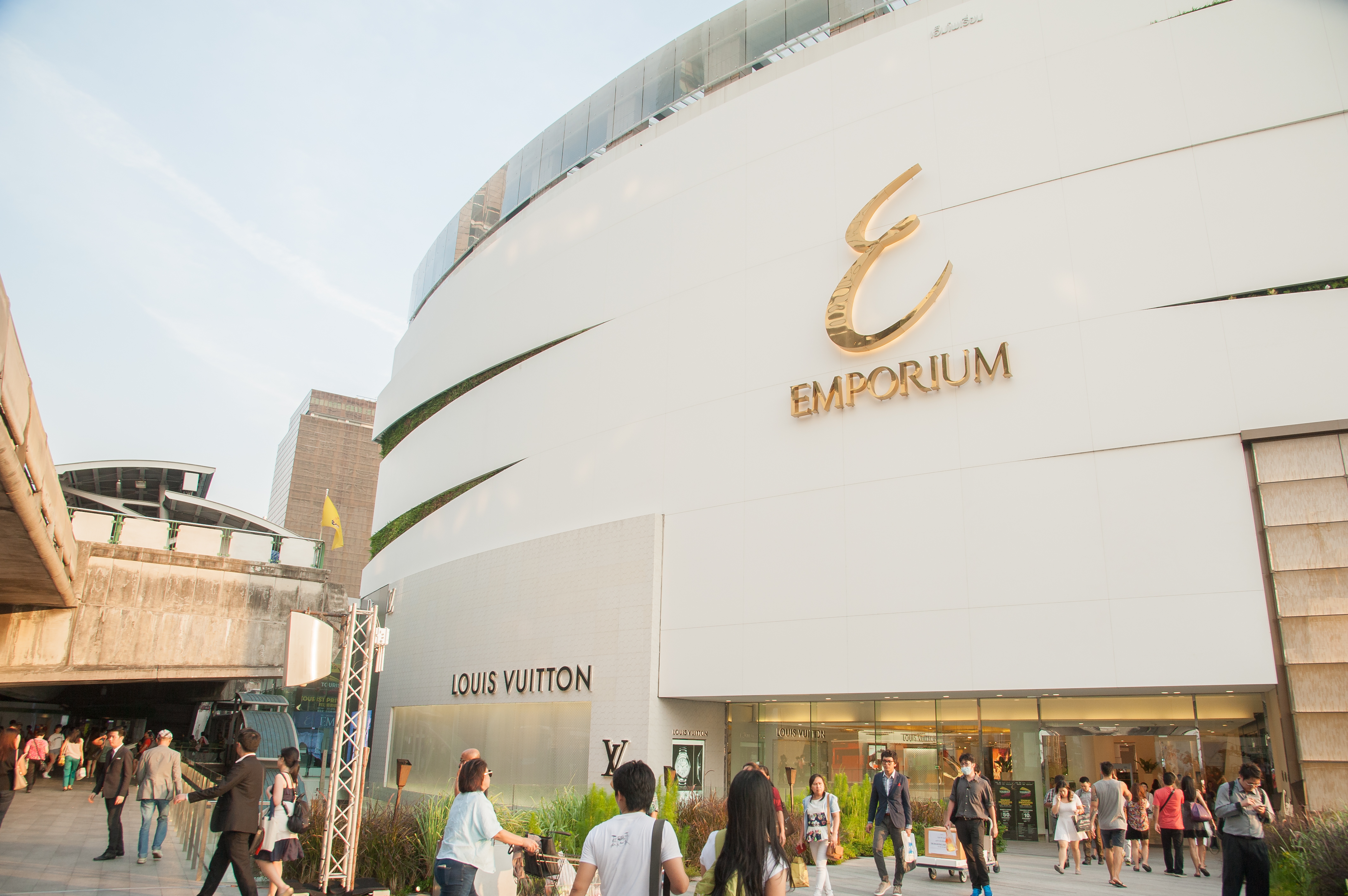 Emporium Bangkok is a sophisticated six-storey shopping centre in Sukhumvit, housing world-renowned designer brands, a luxurious cinema and state-of- the-art exhibition space, as well as a supermarket and food court. Emporium Bangkok is also incredibly convenient as it is directly connected to Phrom Phong BTS Skytrain Station.
